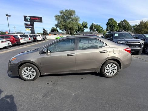 Used 2018 Toyota Corolla LE FWD image 7