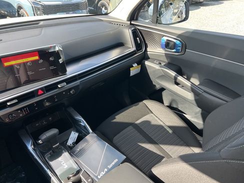 New 2026 Kia Sorento LX FWD image 11