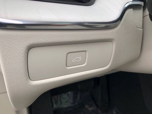 New 2026 Volvo XC60 B5 Ultra w/ Protection Package Premier image 12