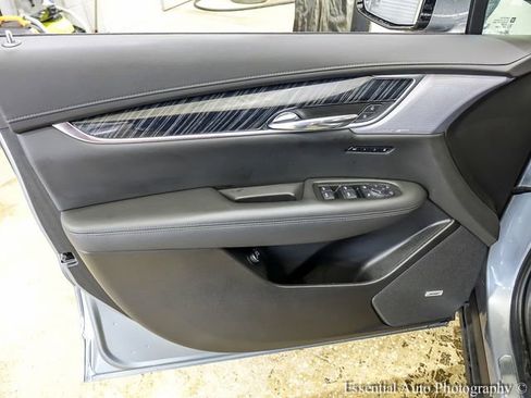 Certified 2024 Cadillac XT6 Premium Luxury FWD image 21