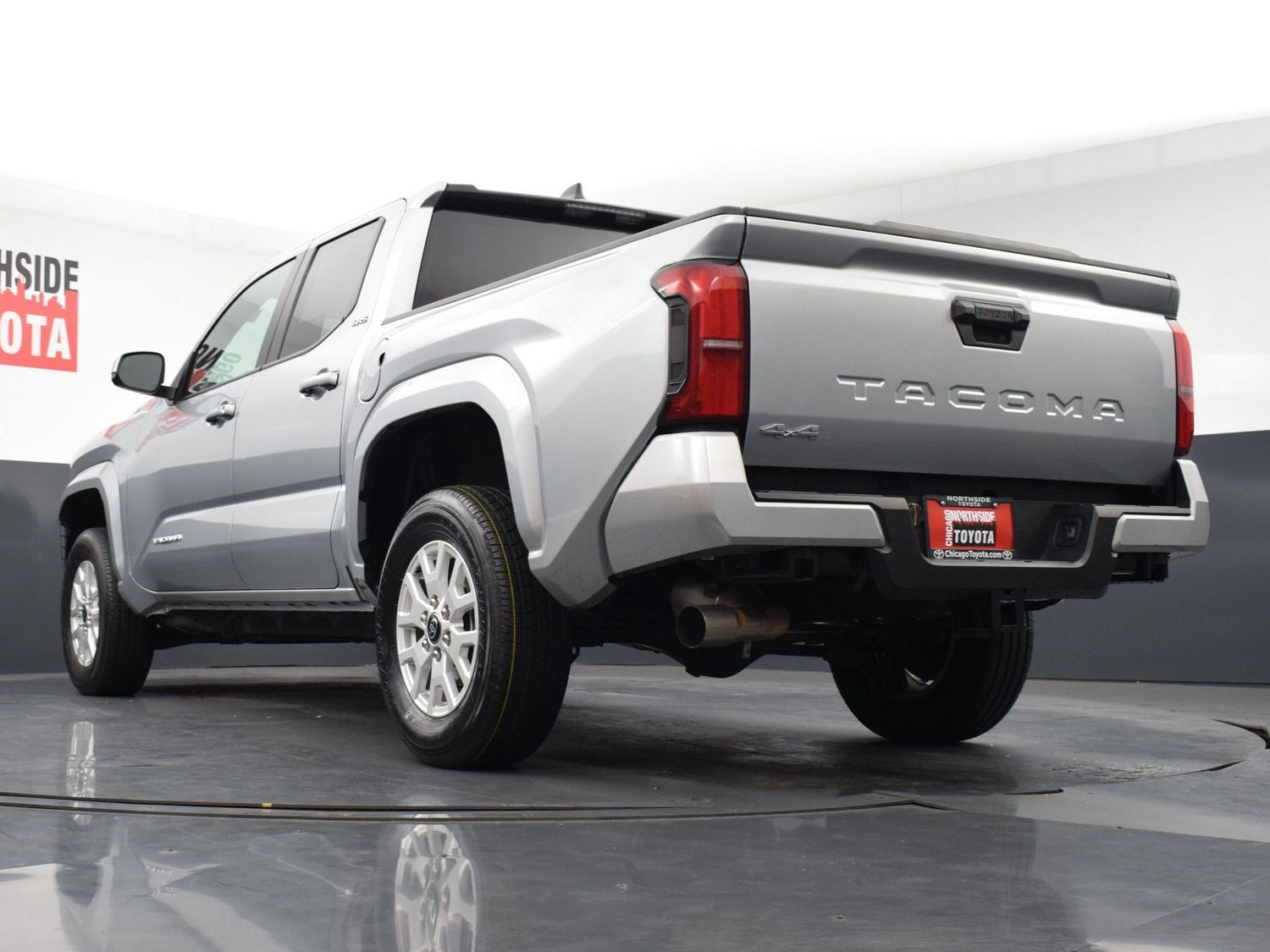 Used 2025 Toyota Tacoma SR5 AWD/4WD image 29