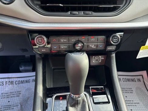 New 2026 Jeep Compass Limited w/ Sun, Sound & Navigation Group image 17