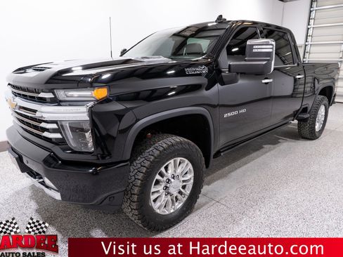 Used 2020 Chevrolet Silverado 2500 High Country w/ Safety Package II image 2