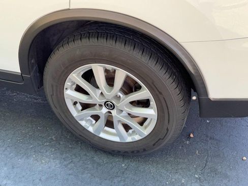 Used 2019 Nissan Rogue SV image 5