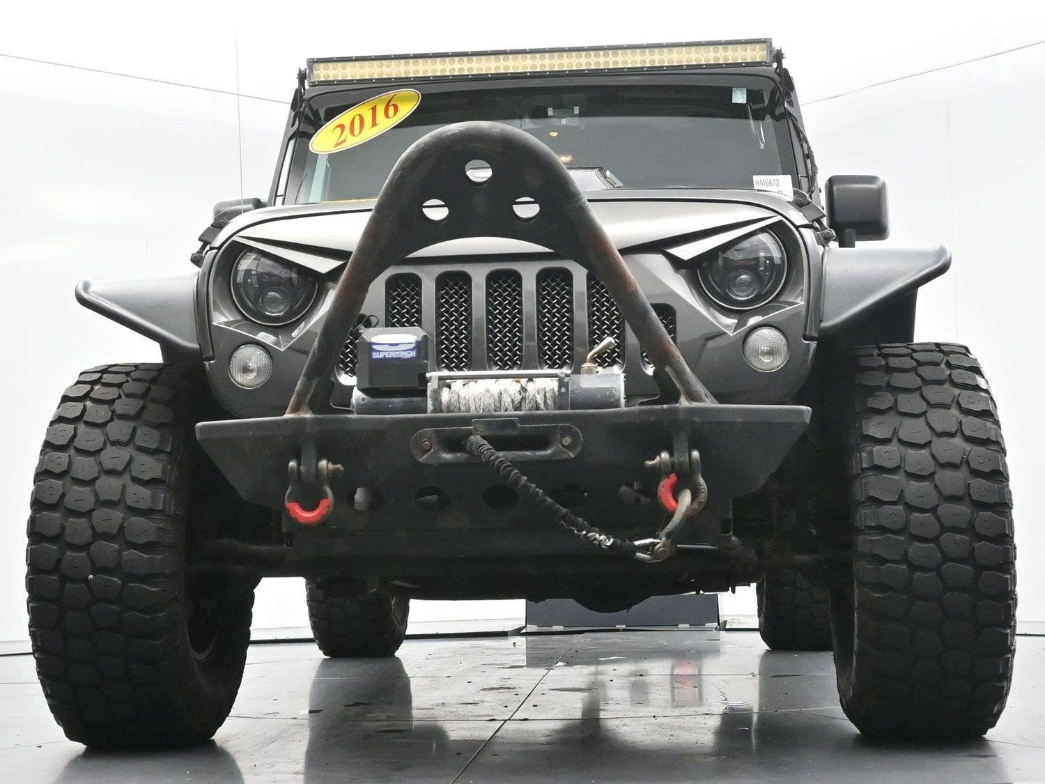 Used 2016 Jeep Wrangler Unlimited Rubicon w/ Dual Top Group AWD/4WD image 37