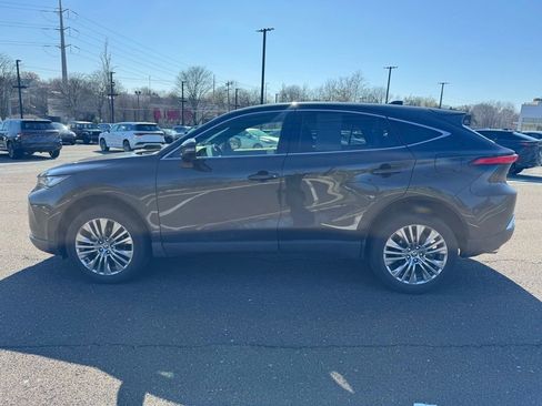 Used 2022 Toyota Venza Limited w/ Advanced Technology Package image 2