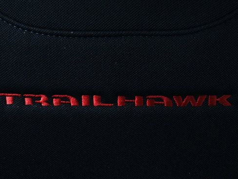 Used 2023 Jeep Renegade Trailhawk image 18