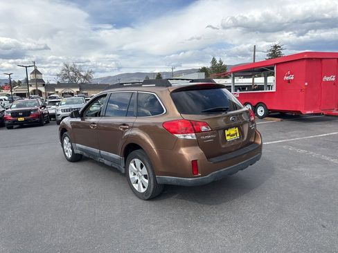 Used 2011 Subaru Outback 2.5i Premium AWD/4WD image 3