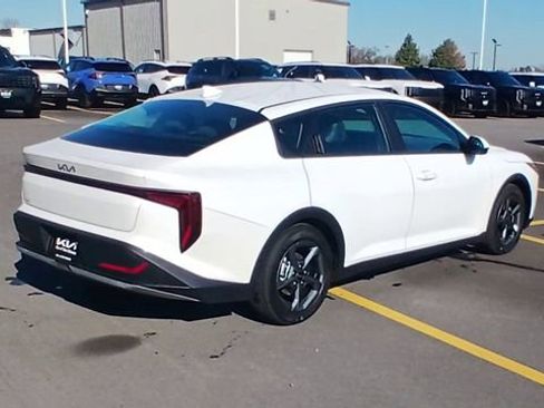 New 2026 Kia K4 FWD image 2