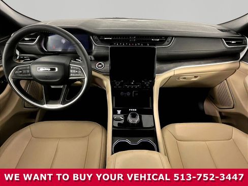 Used 2025 Jeep Grand Cherokee Limited AWD/4WD image 7
