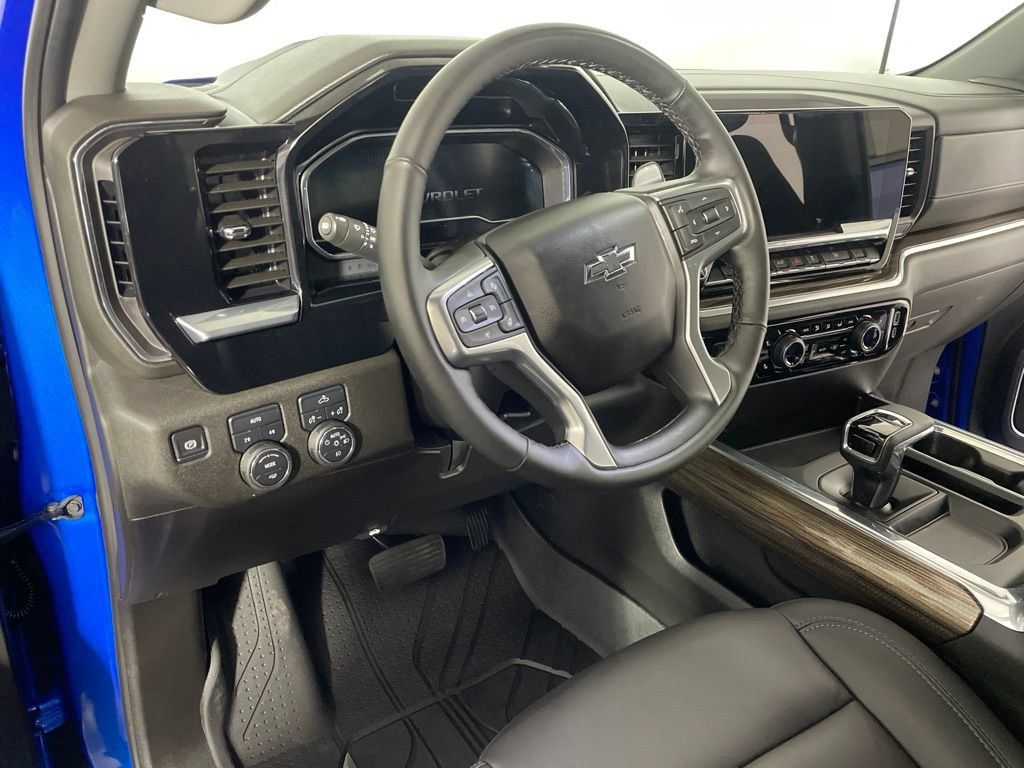 Used 2025 Chevrolet Silverado 1500 RST w/ All Star Edition Plus AWD/4WD image 9