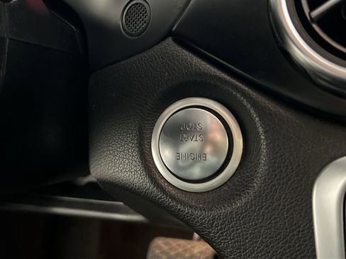 Used 2019 Mercedes-Benz GLA 250 4MATIC image 35