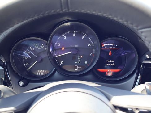 Certified 2025 Porsche Macan image 16