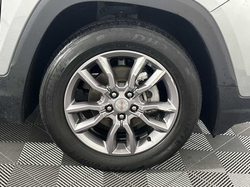 Used 2023 GMC Terrain SLT image 25