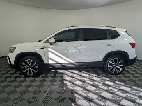 Used 2024 Volkswagen Taos SE FWD image 9