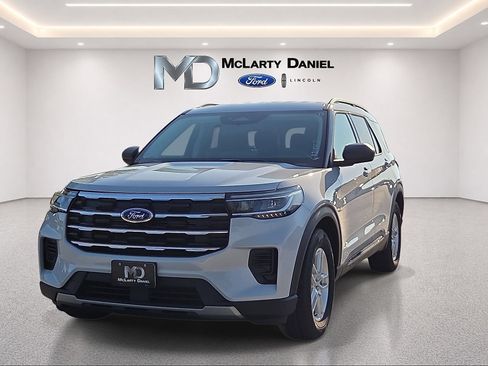 Used 2026 Ford Explorer Active RWD image 2