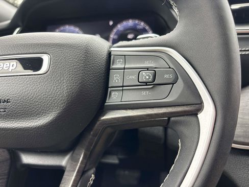 Used 2024 Jeep Grand Cherokee Limited image 16