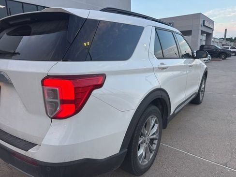 Used 2023 Ford Explorer XLT w/ Equipment Group 202A RWD image 4