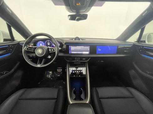 Certified 2025 Porsche Macan Turbo Electric AWD/4WD image 13
