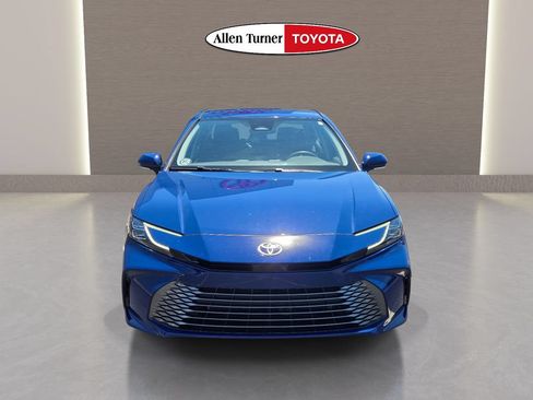 Used 2025 Toyota Camry XLE FWD image 3