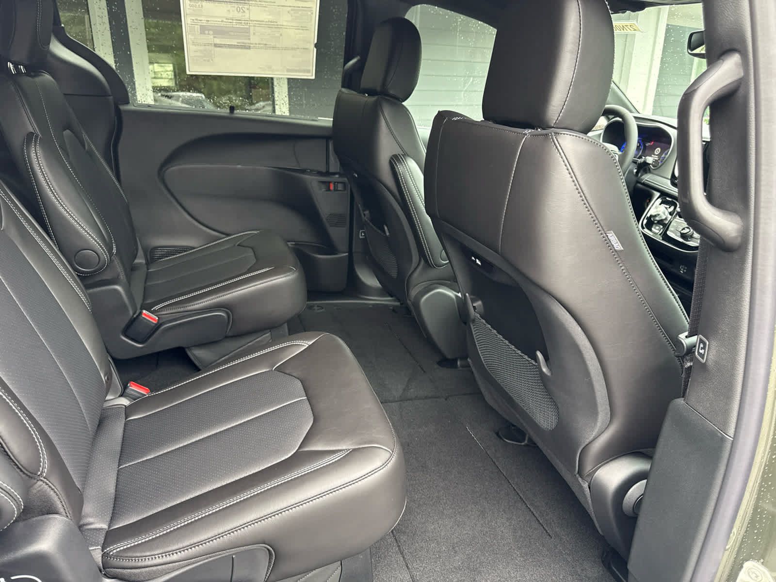 New 2027 Chrysler Pacifica Select AWD/4WD image 16
