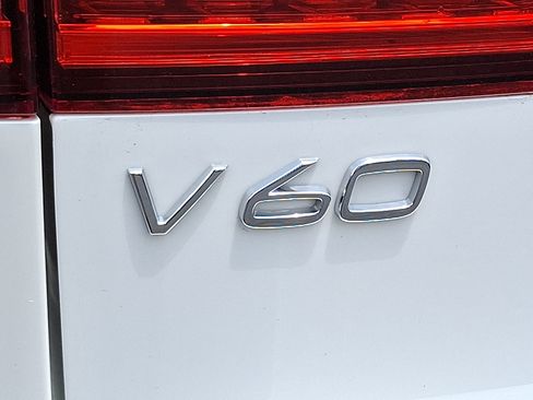 Used 2025 Volvo V60 B5 Cross Country Plus AWD/4WD image 29