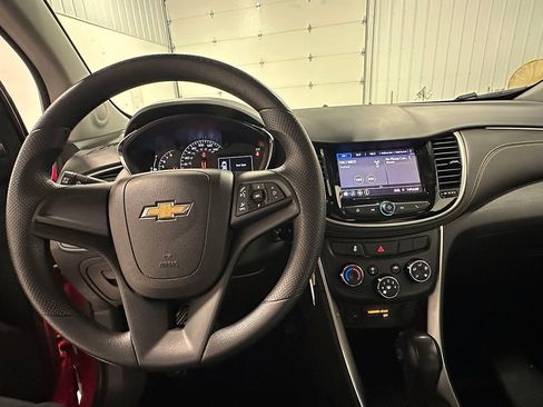 Used 2020 Chevrolet Trax LS FWD image 32