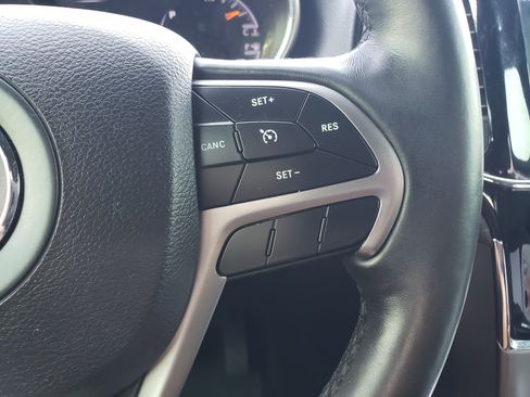 Used 2019 Jeep Grand Cherokee Altitude RWD image 17