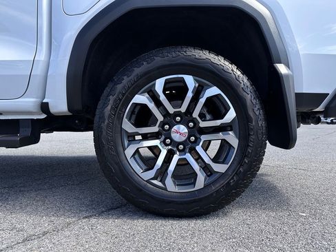 Used 2024 GMC Canyon AT4 w/ Technology Package AWD/4WD image 41
