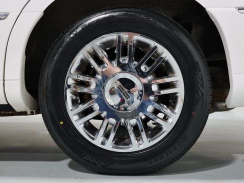 Used 2008 Lincoln Town Car Signature Limited RWD image 35