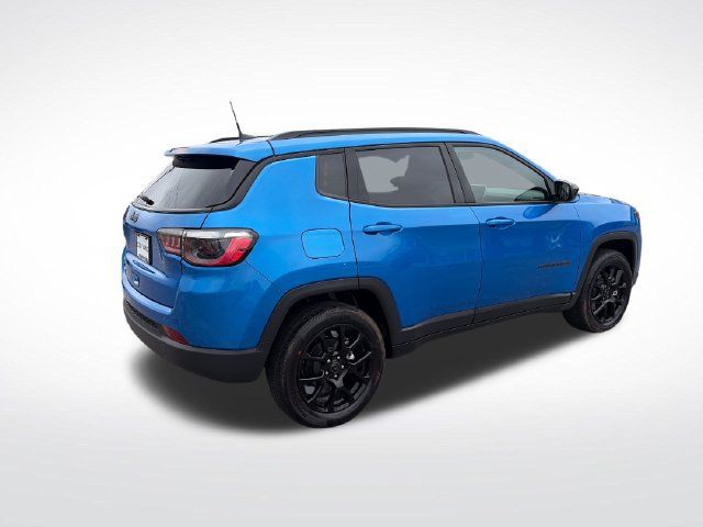Used 2026 Jeep Compass Latitude AWD/4WD image 5
