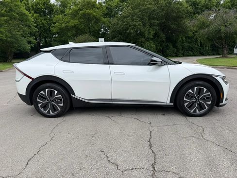 Used 2024 Kia EV6 Light RWD image 4