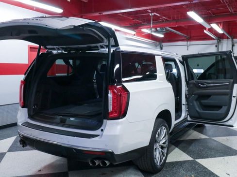 Used 2021 GMC Yukon XL Denali AWD/4WD image 29