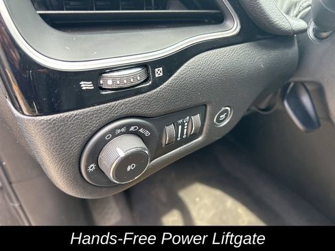 Certified 2023 Jeep Cherokee Altitude Lux w/ Lux Elite Package AWD/4WD image 23