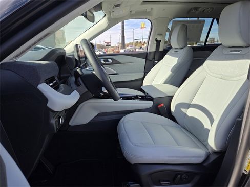 New 2025 Ford Explorer Platinum w/ LUX Leather Package image 16