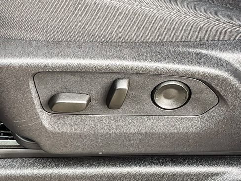 Used 2026 Chevrolet Suburban LS image 21