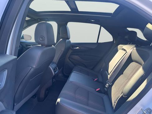 Used 2022 Chevrolet Equinox RS w/ Infotainment Package image 9