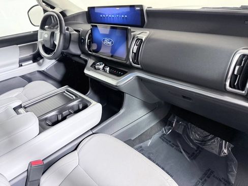 Used 2025 Ford Expedition Max Platinum w/ Driver's Package AWD/4WD image 26