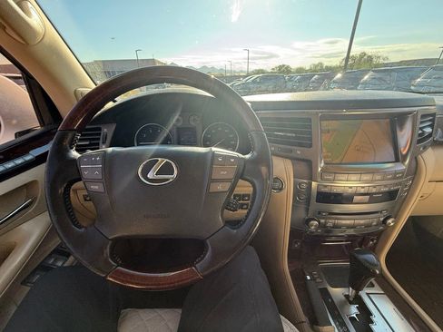 Used 2011 Lexus LX 570 4WD w/ Luxury Pkg image 21