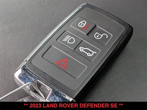 Used 2023 Land Rover Defender 110 SE image 30