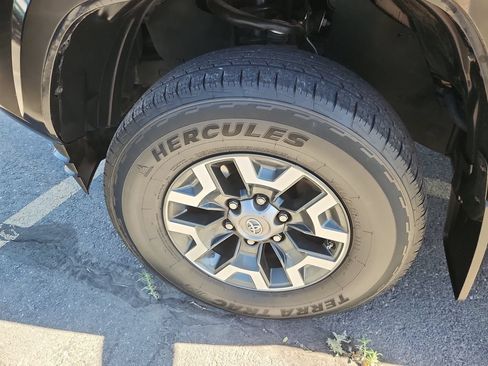 Used 2017 Toyota Tacoma SR5 RWD image 18