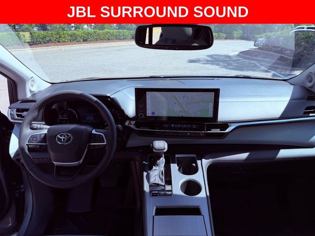 Used 2026 Toyota Sienna XLE FWD image 11