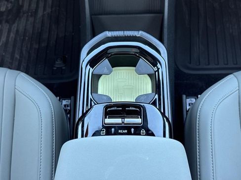 Certified 2025 Volvo EX30 Plus w/ Protection Package Premier image 14