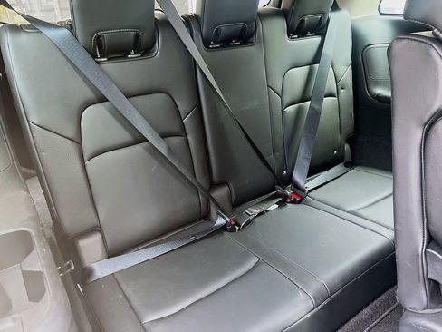 Used 2022 Nissan Pathfinder SL FWD image 27