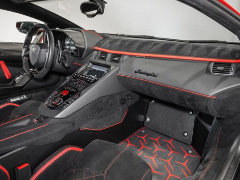 Used 2021 Lamborghini Aventador SVJ AWD/4WD image 28