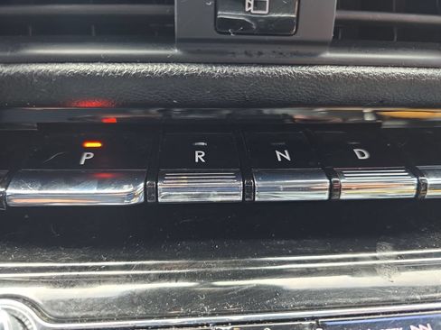 Used 2021 Lincoln Corsair AWD w/ Rear Removable Package Tray image 28