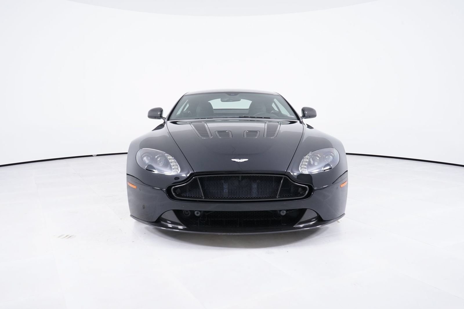 Used 2015 Aston Martin V12 Vantage S RWD image 10