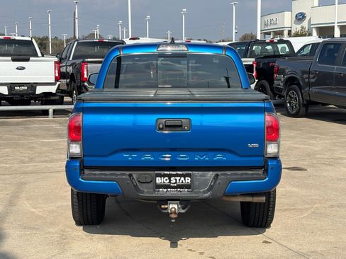 Used 2017 Toyota Tacoma Limited image 5