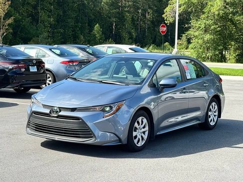 Used 2025 Toyota Corolla LE FWD image 2
