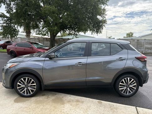 Used 2024 Nissan Kicks SV FWD image 3